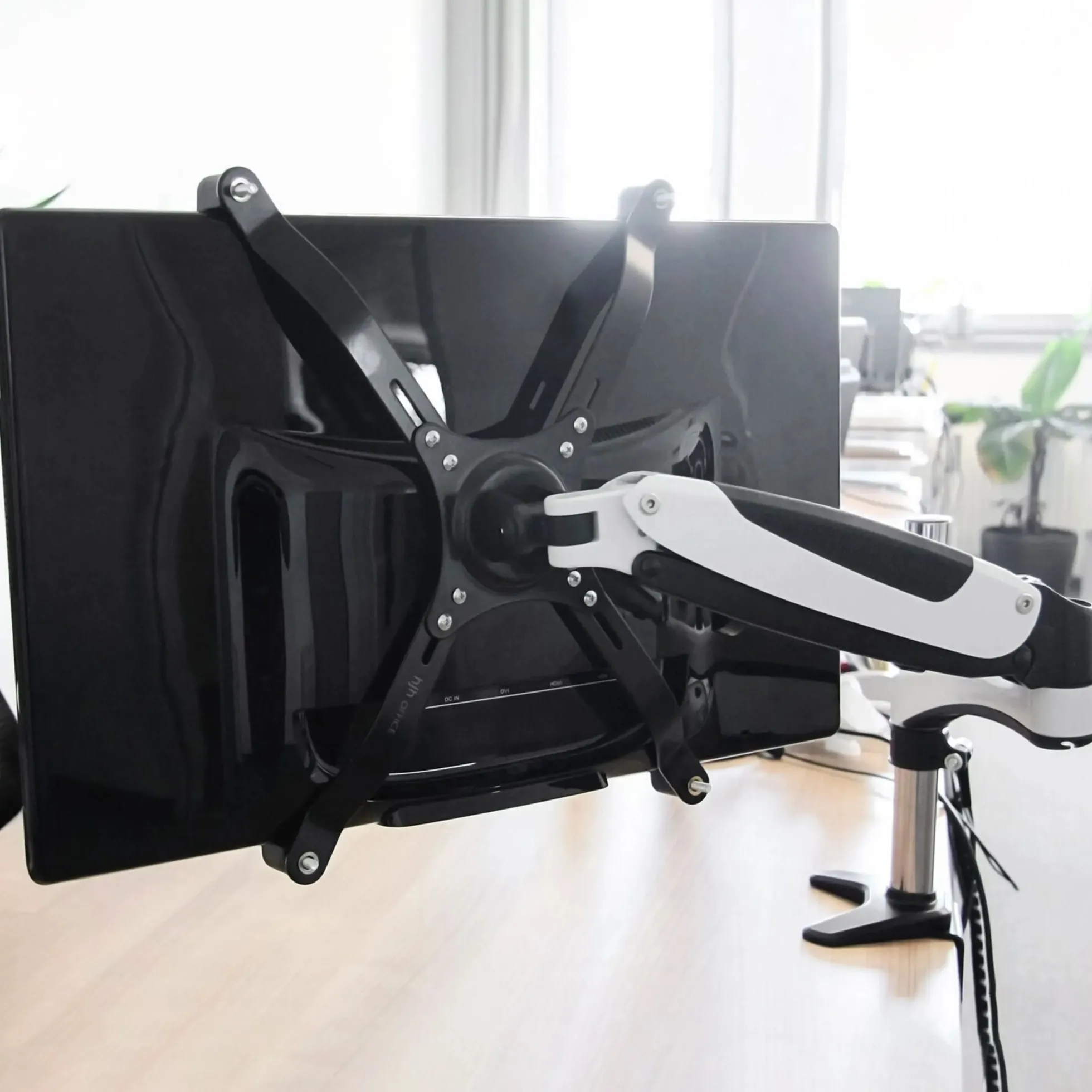 VM-A4 | Adapter-Set - Monitorhalterung Schwarz